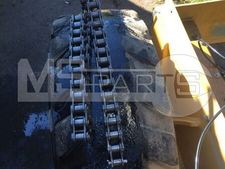 Минипогрузчик XCMG XC740RU. Диагностика мотора хода, замена приводной цепи - 3